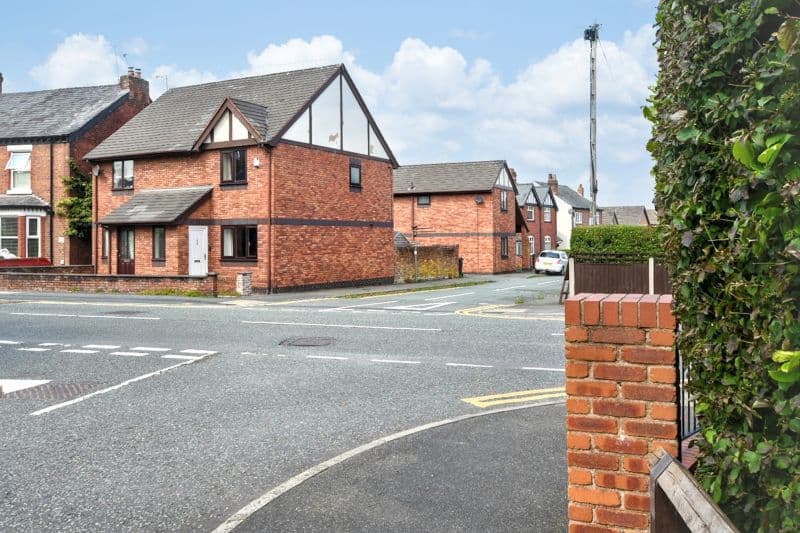 2 bed Semi-Detached House For Auction