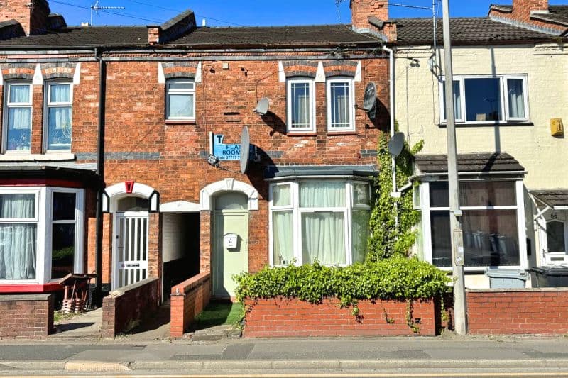 2 bed Terraced House For Auction