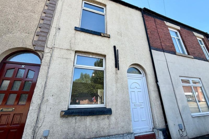 2 bed Terraced House For Auction