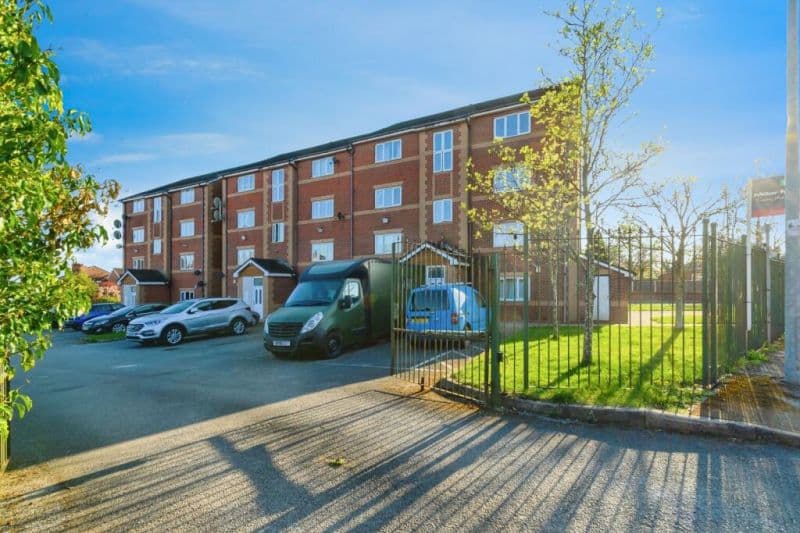2 bed Apartment For Auction