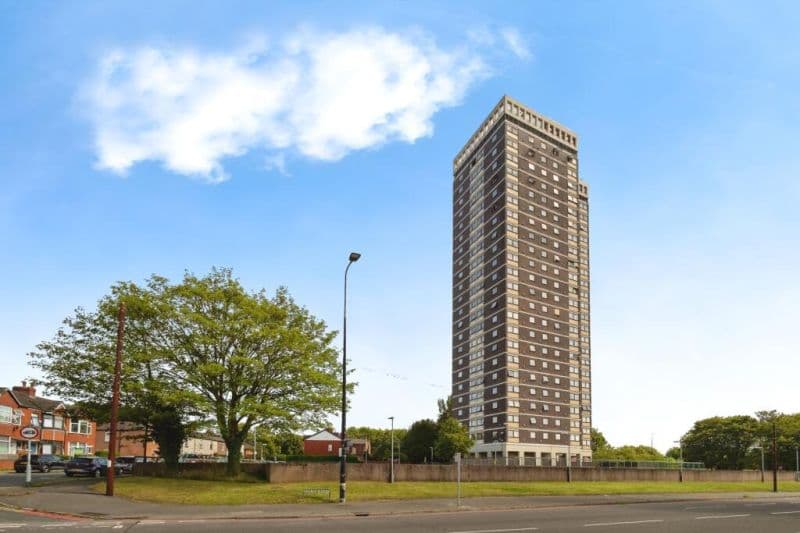 2 bed Apartment For Auction
