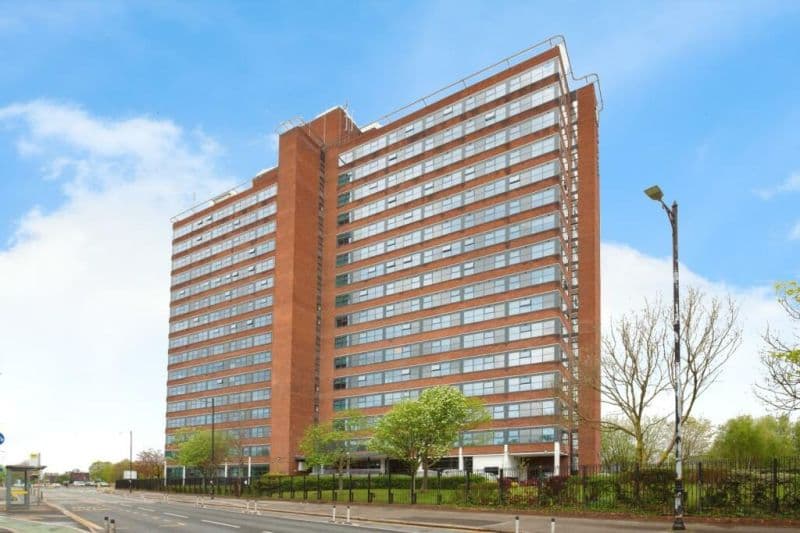 1 bed Apartment For Auction