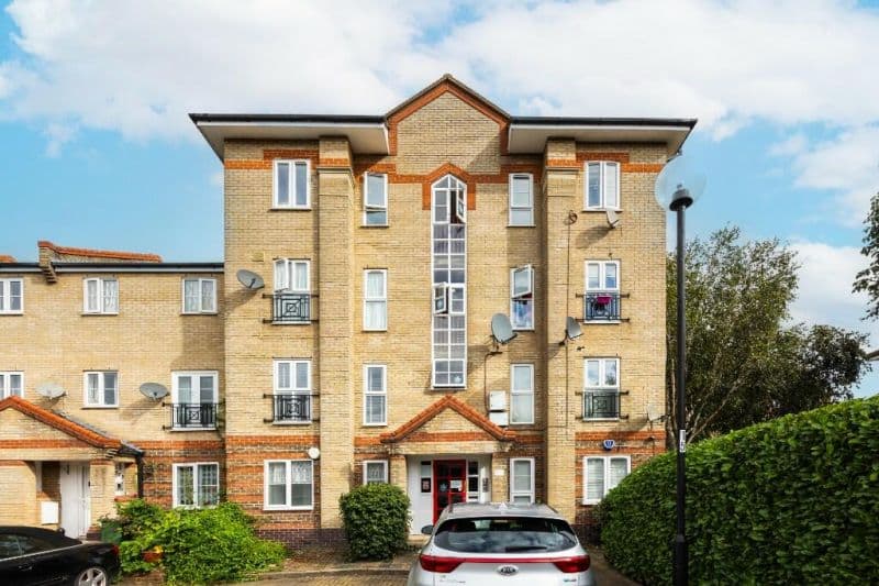 2 bed Flat For Auction