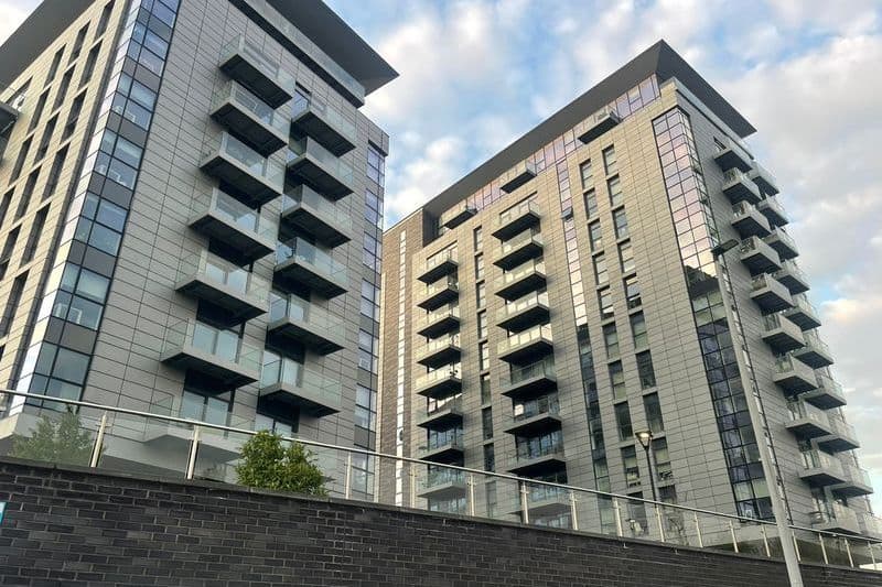 3 bed Apartment For Auction
