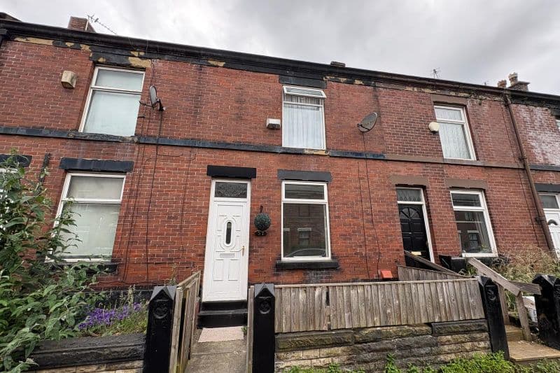 2 bed Terraced House For Auction