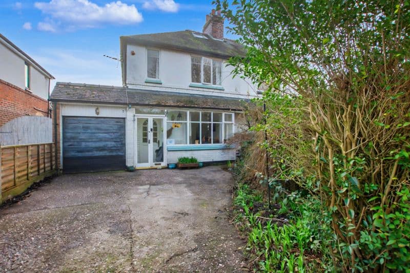 2 bed Semi-Detached House For Auction