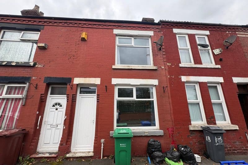 2 bed Terraced House For Auction