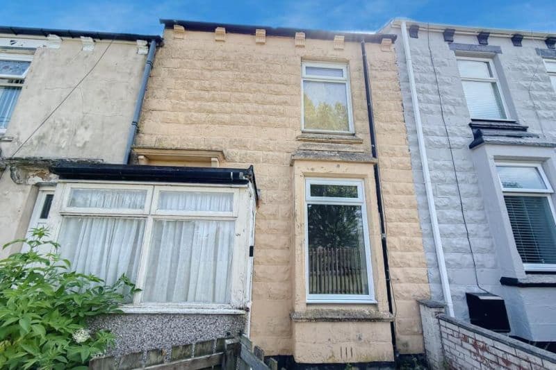 2 bed Terraced House For Auction