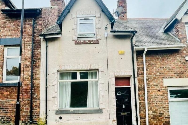 2 bed Terraced House For Auction