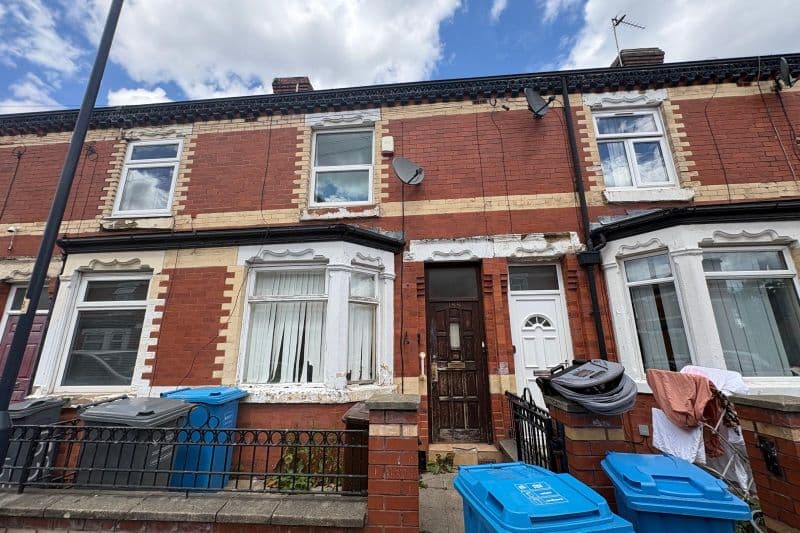 2 bed Terraced House For Auction