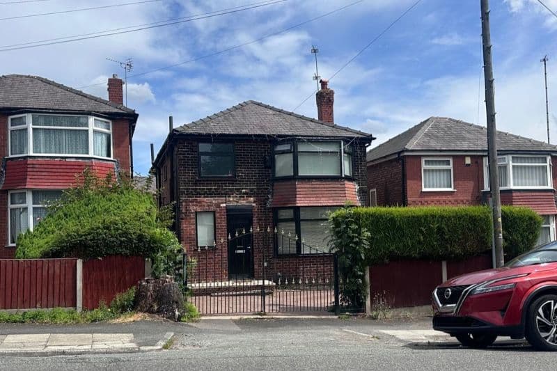 4 bed Detached House For Auction