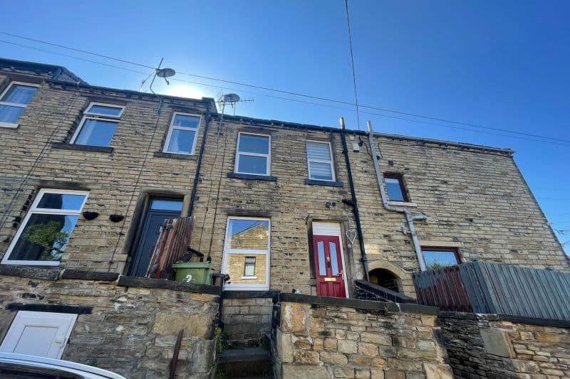 2 bed Terraced House For Auction