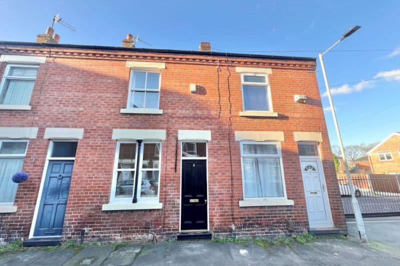 2 bed Terraced House For Auction