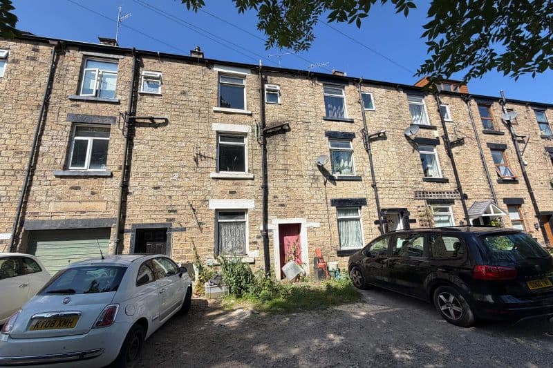 3 bed Terraced House For Auction