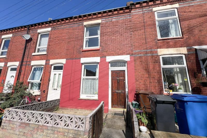 2 bed Terraced House For Auction