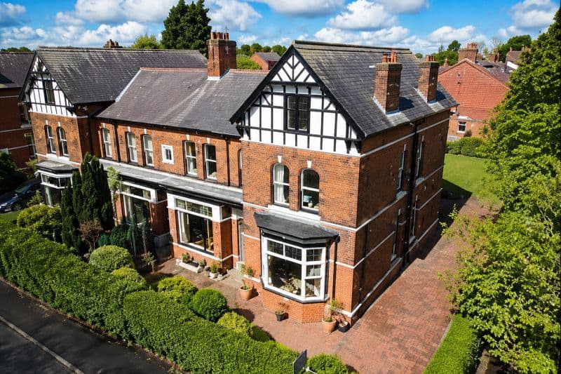 7 bed Semi-Detached House For Auction