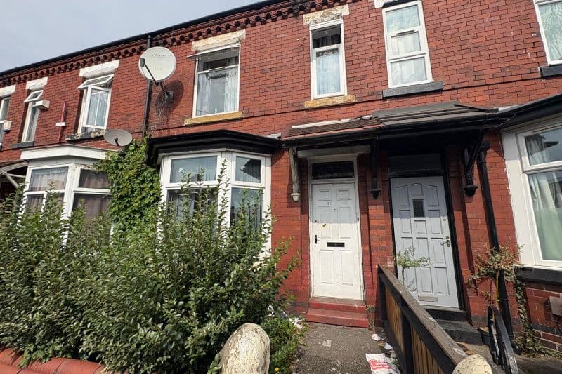 3 bed Terraced House For Auction