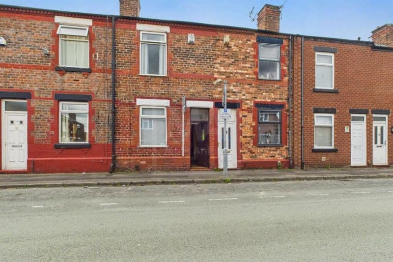 2 bed Terraced House For Auction