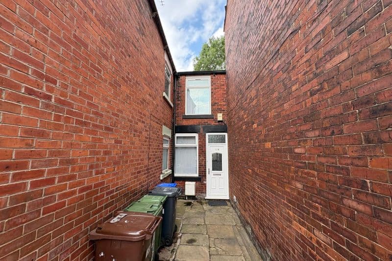 2 bed Terraced House For Auction