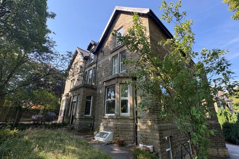 2 bed Apartment For Auction