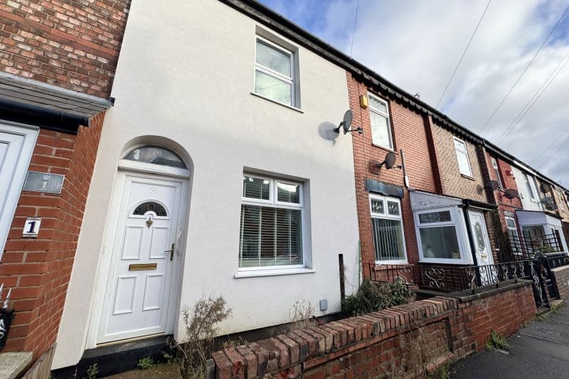 2 bed Terraced House For Auction