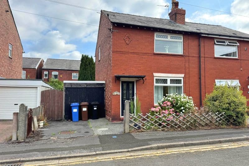 2 bed Semi-Detached House For Auction