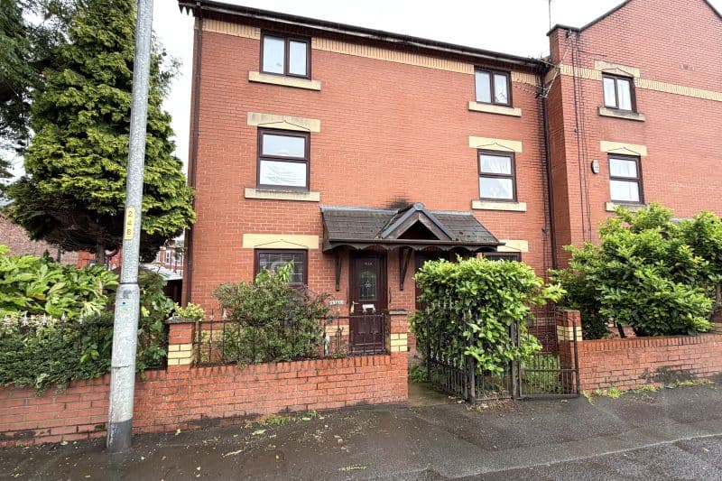 3 bed End Terrace House For Auction