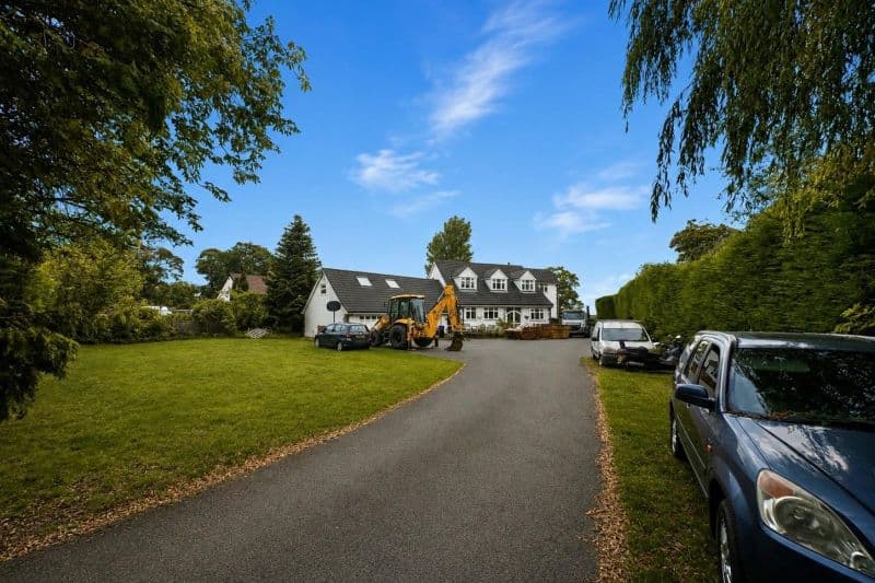 5 bed Detached House For Auction