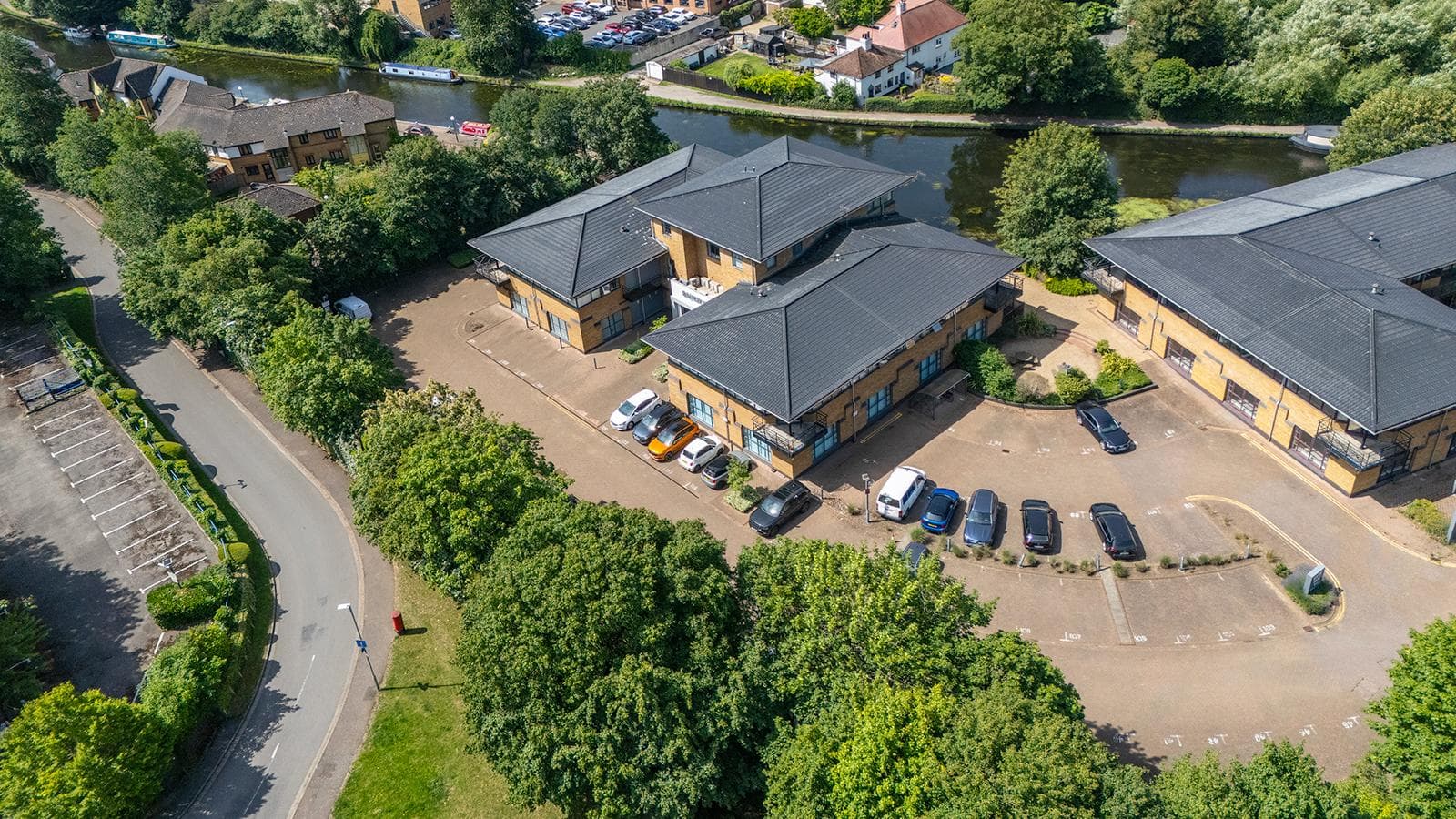 Substantial Freehold Office Investment