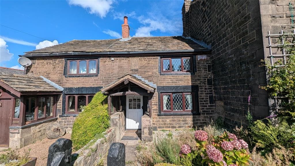 Freehold Mid Terrace House