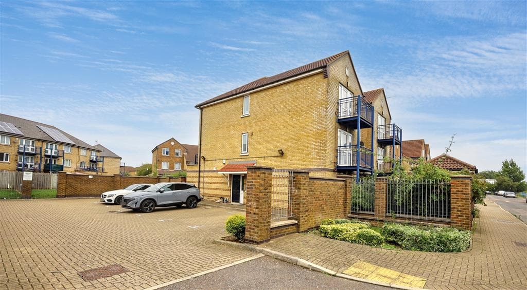 Long Leasehold Self-Contained Garden Flat in Need of Updating