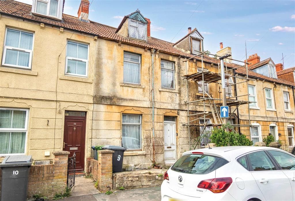 Freehold Three-Story Terrace House