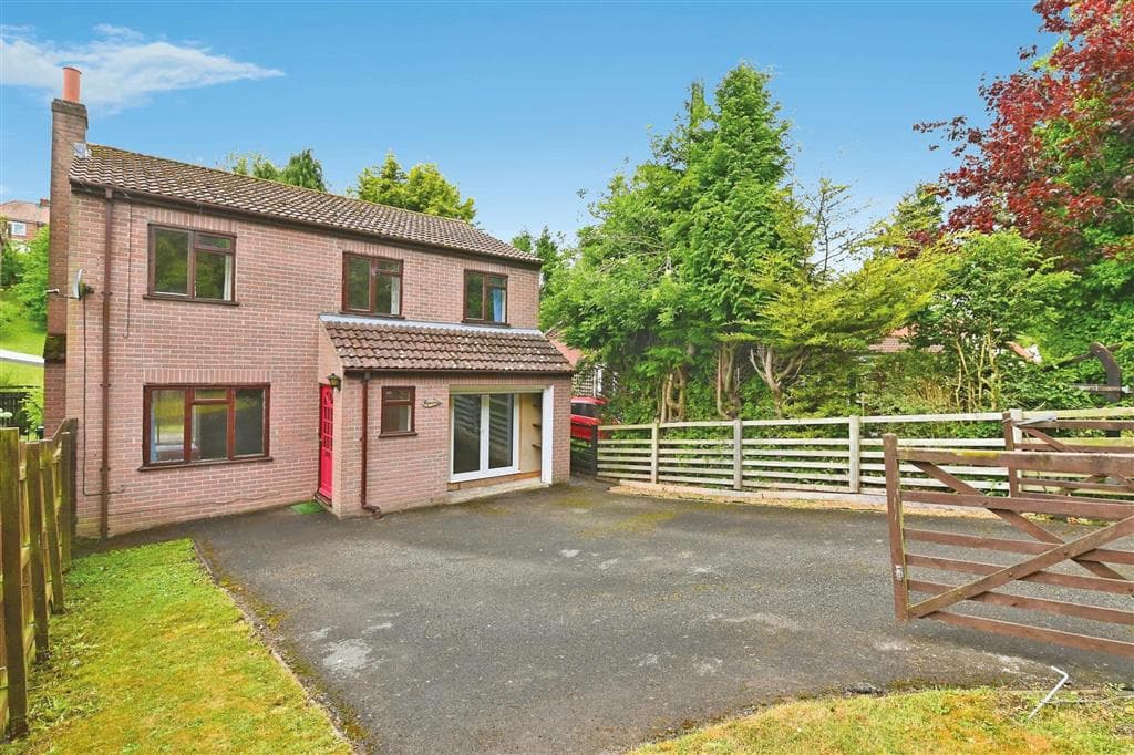 The Squirrels, a beautifully positioned detached home