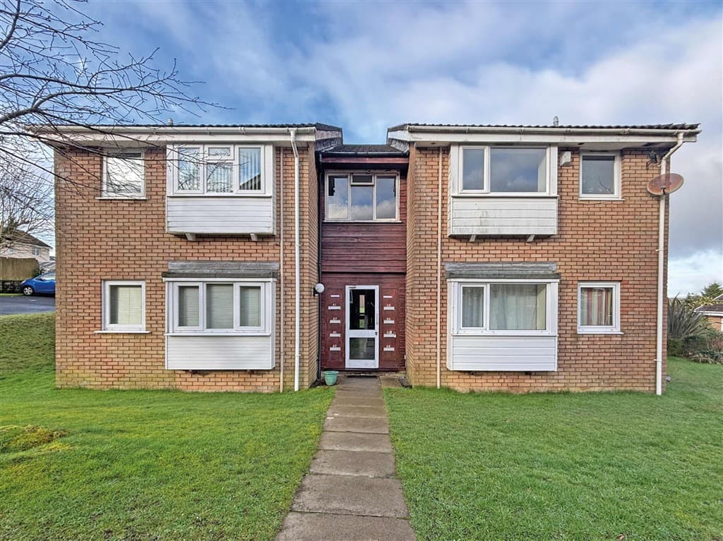 Tenanted Studio Flat with Allocated Parking