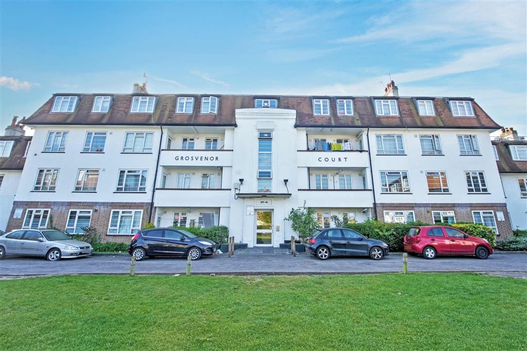 Leasehold Third Floor Purpose Built Self-Contained Flat