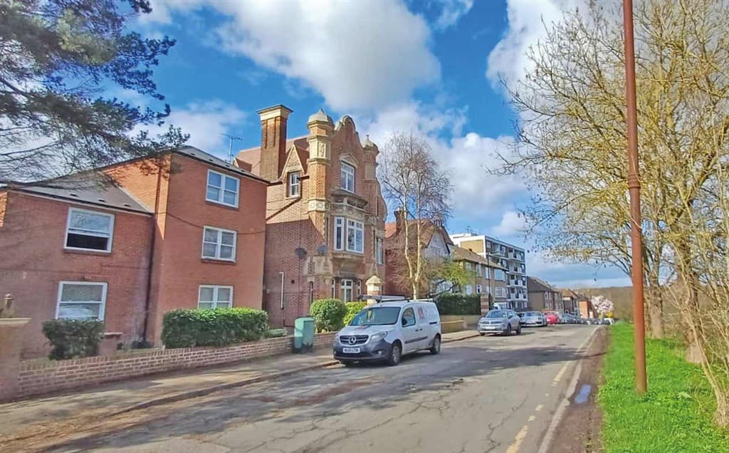 Long leasehold first floor self-contained flat requiring updating