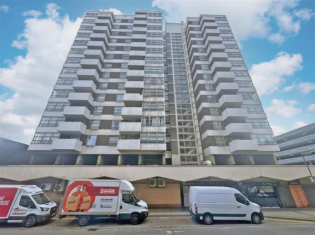 Leasehold Two-Bedroom 13th Floor Flat