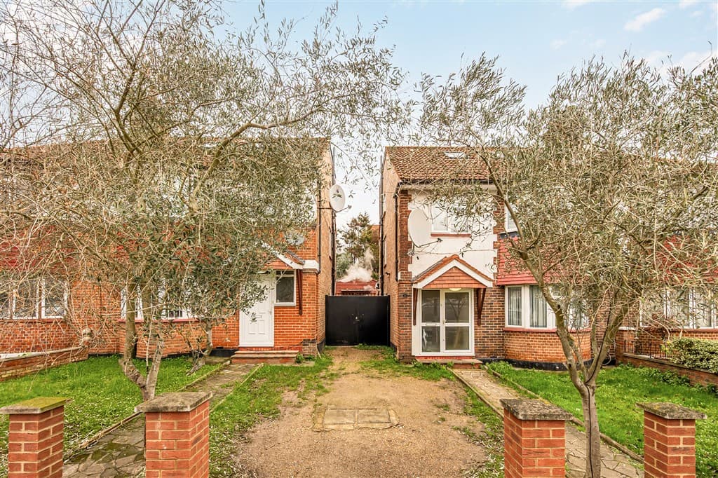 Pair of Freehold Three Floor Semidetached Houses