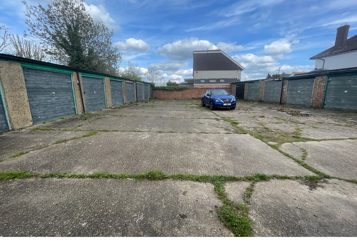 Land & Garages to the East of Mill Road