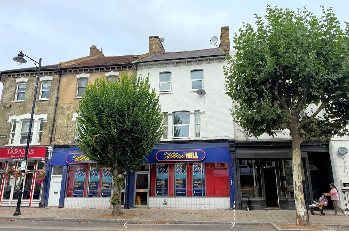 Freehold Shop & Flat let to William Hill Organization – Gross Yield 8.6%