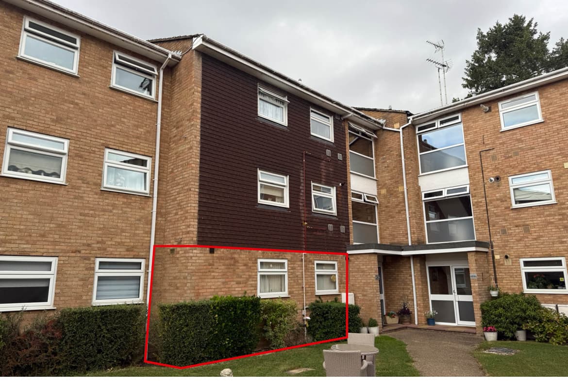 Vacant 2 Bed Flat with 1 Parking Space