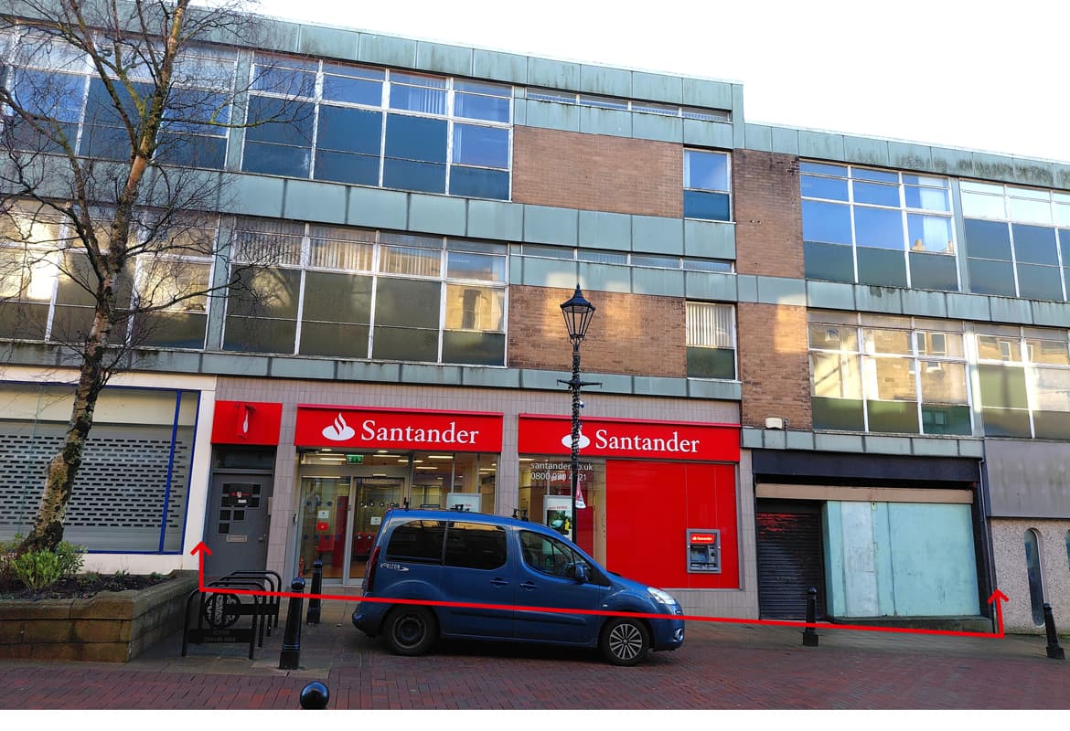 Bank let to Santander and part Vacant Commercial Unit – Gross Yield 12.3%