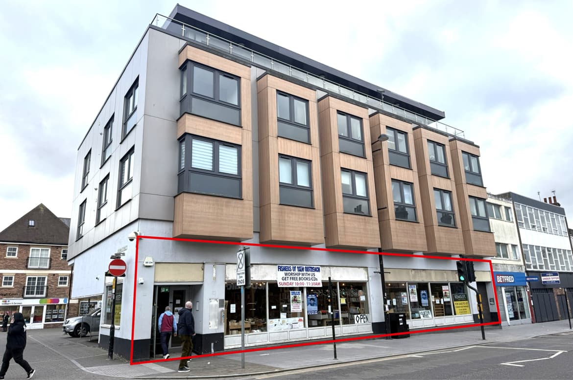 Vacant Town Centre Former Restaurant/Bar