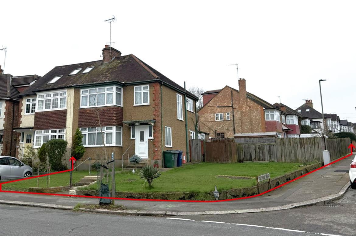 Freehold Vacant 3 Bed House