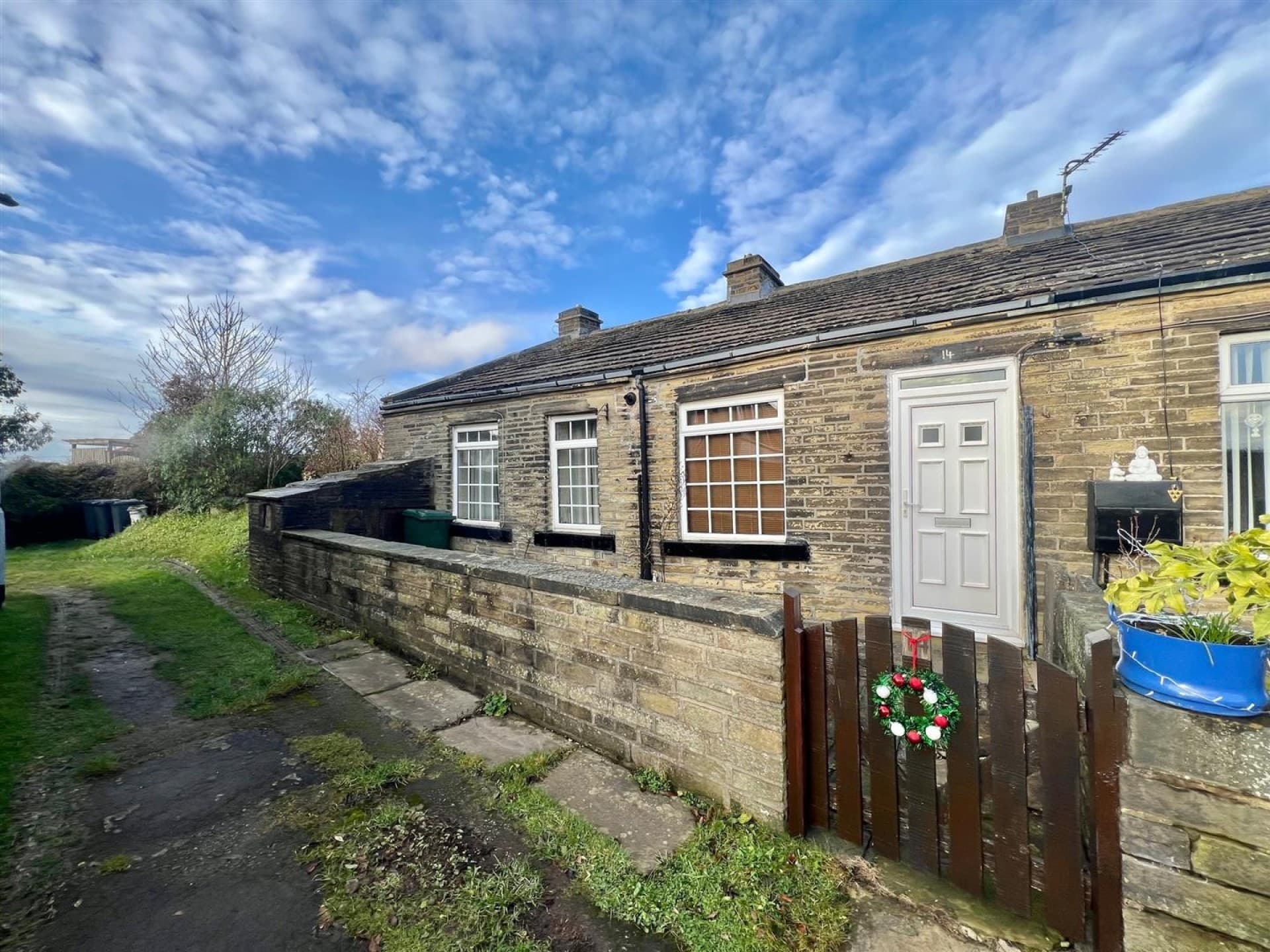 2 bed House - End Terrace For Sale