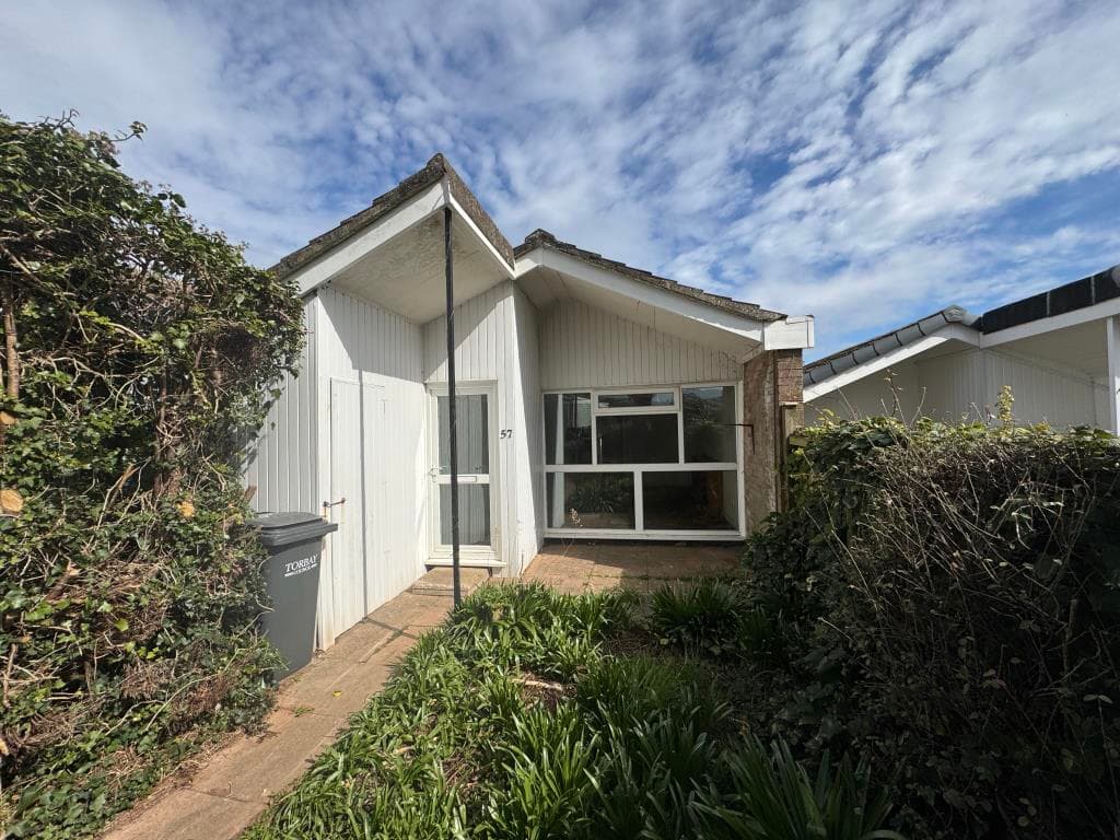 Lot 80 - Two-Bedroom Linked Bungalow For Updating And Repair