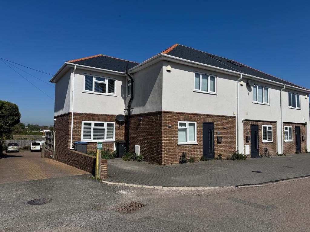 Three-Bedroom End-Terrace House