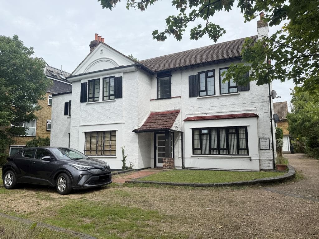 Freehold Ground Rents With Vacant Flat And Garage
