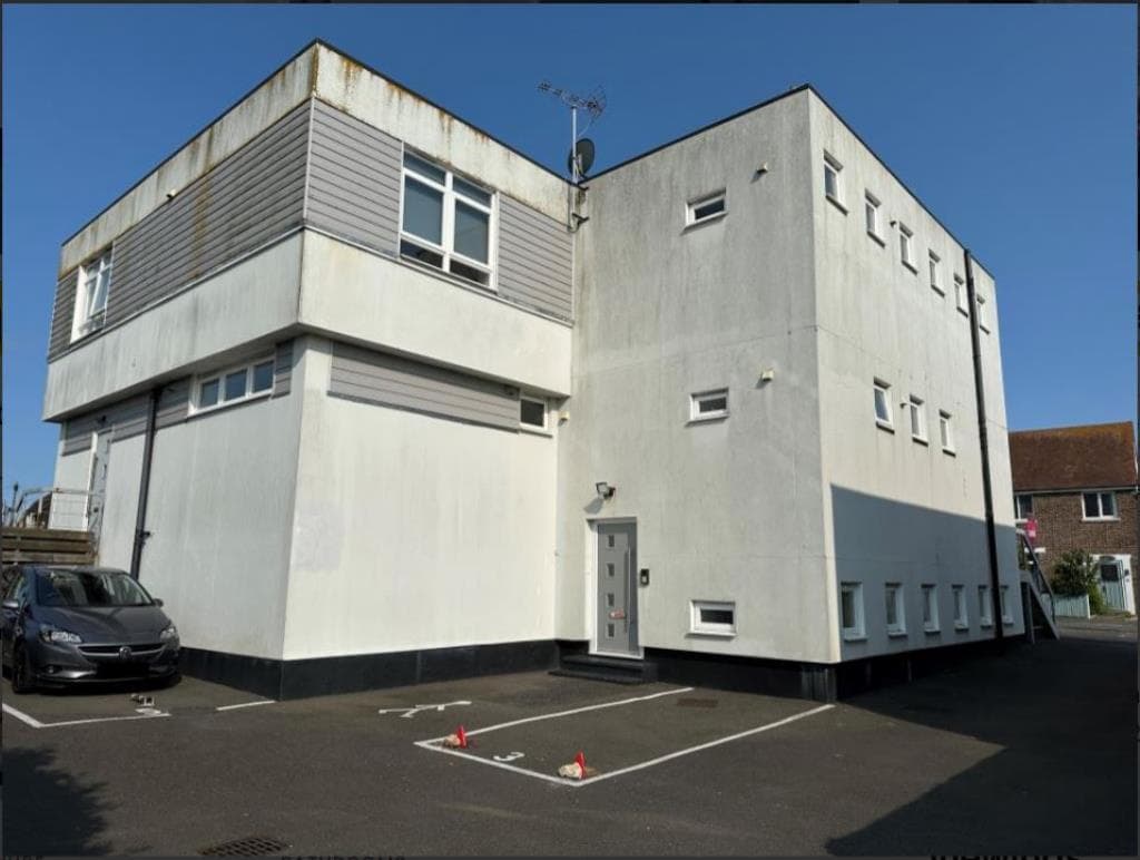 Lot 187 - First Floor Studio Flat In Seafront Location