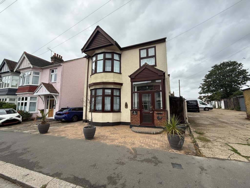 Lot 176 - House Of Multiple Occupation For Improvement